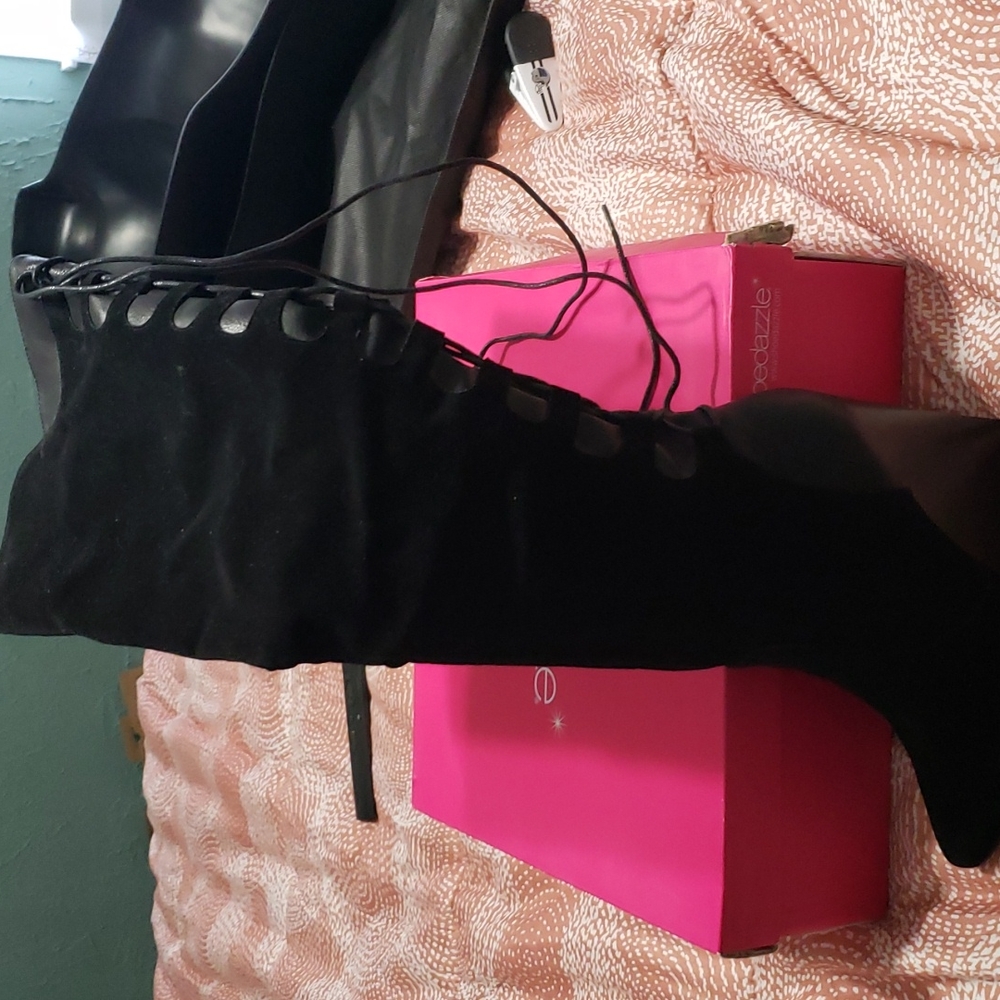 Boots - Picture 2 of 5